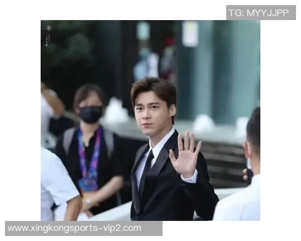 李易峰化身足球明星造型展现个人魅力与运动精神引发粉丝热议