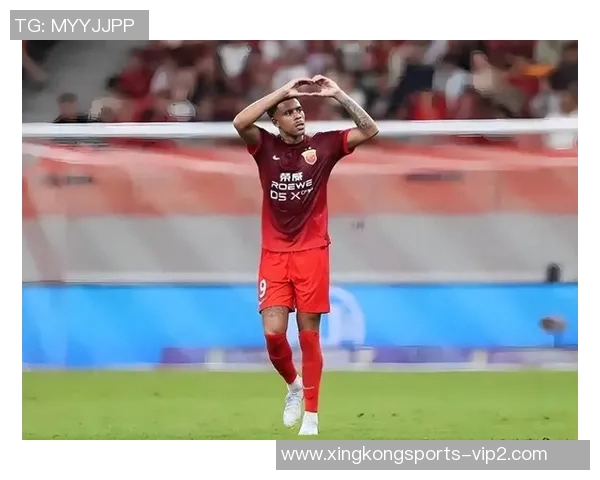 足球场上的绅士风范 这些球星用行动诠释对手站起来的尊重与体育精神